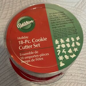 Holiday cookie cutter set